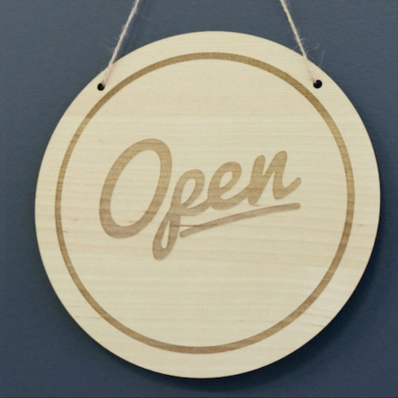 Вивіска Відчинено – Зачинено на дверях. Дерев'яна табличка Open – Closed Вивіска Відчинено – Зачинено на дверях. Дерев'яна табличка Open – Closed