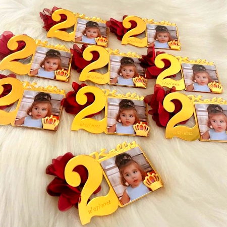 Фоторамка дзеркальна з ім'ям та віком. Замовити золоту рамку під фото 2 роки Фоторамка дзеркальна з ім'ям та віком. Замовити золоту рамку під фото 2 роки