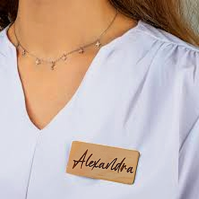 Виготовлення бейджів на магніті: іменні картки від виробника